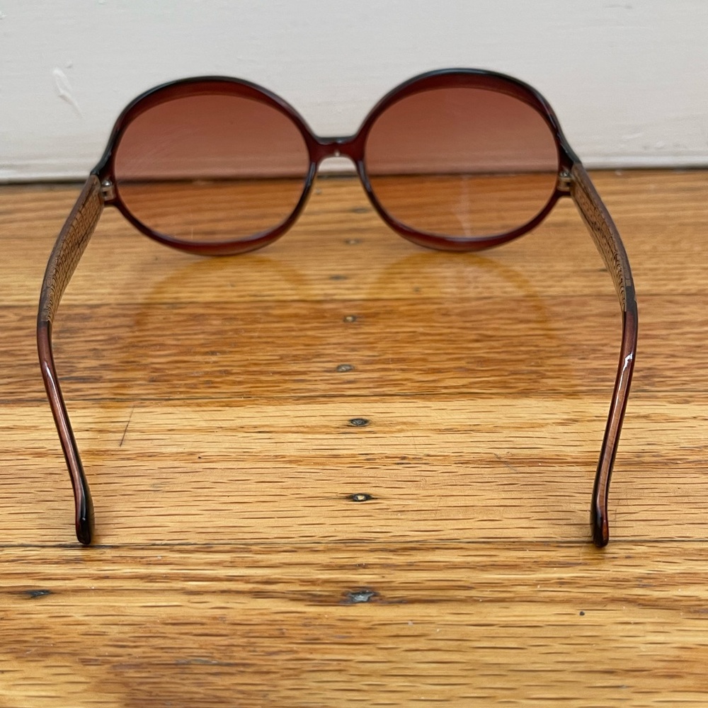 Brown Oversized Round Sunglasses with Greek Key Temple Detail - Picture 3 of 5